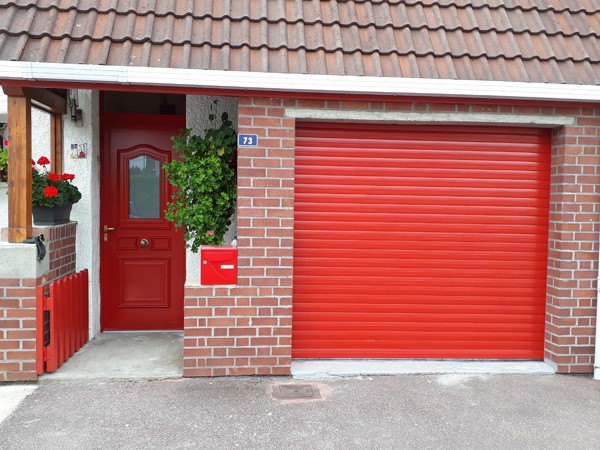 porte de garage et entree